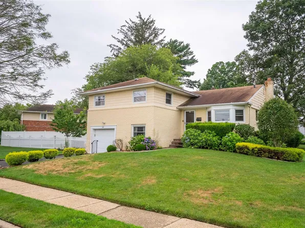 98 Virginia Avenue, Plainview, NY 11803