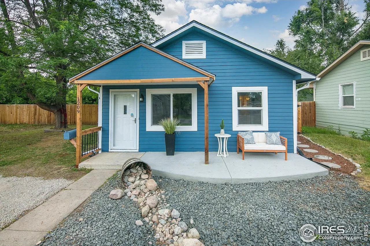 1209 E 4th St — Photo 2