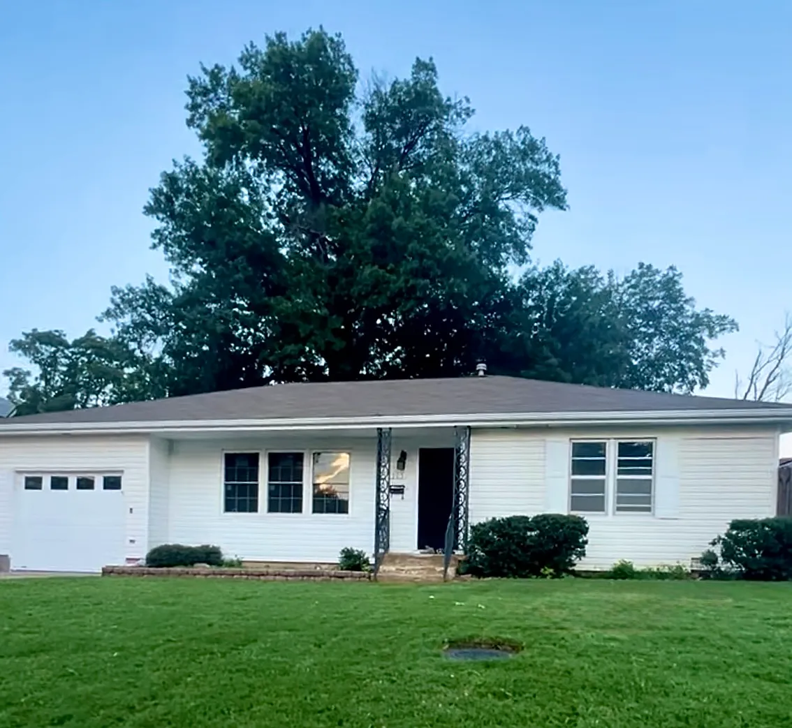 4 bed, 2.5 bath, 1728 sqft, $4,999 — Photo 2