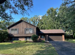 518 Longmeadow Cir, St Charles, IL 60174