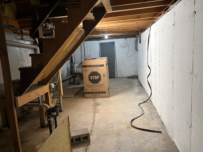 132 Mann Ave — Photo 9