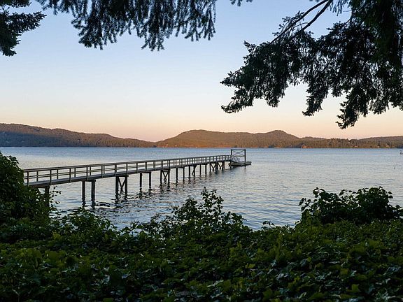 5th image of 6007 Sooke Rd