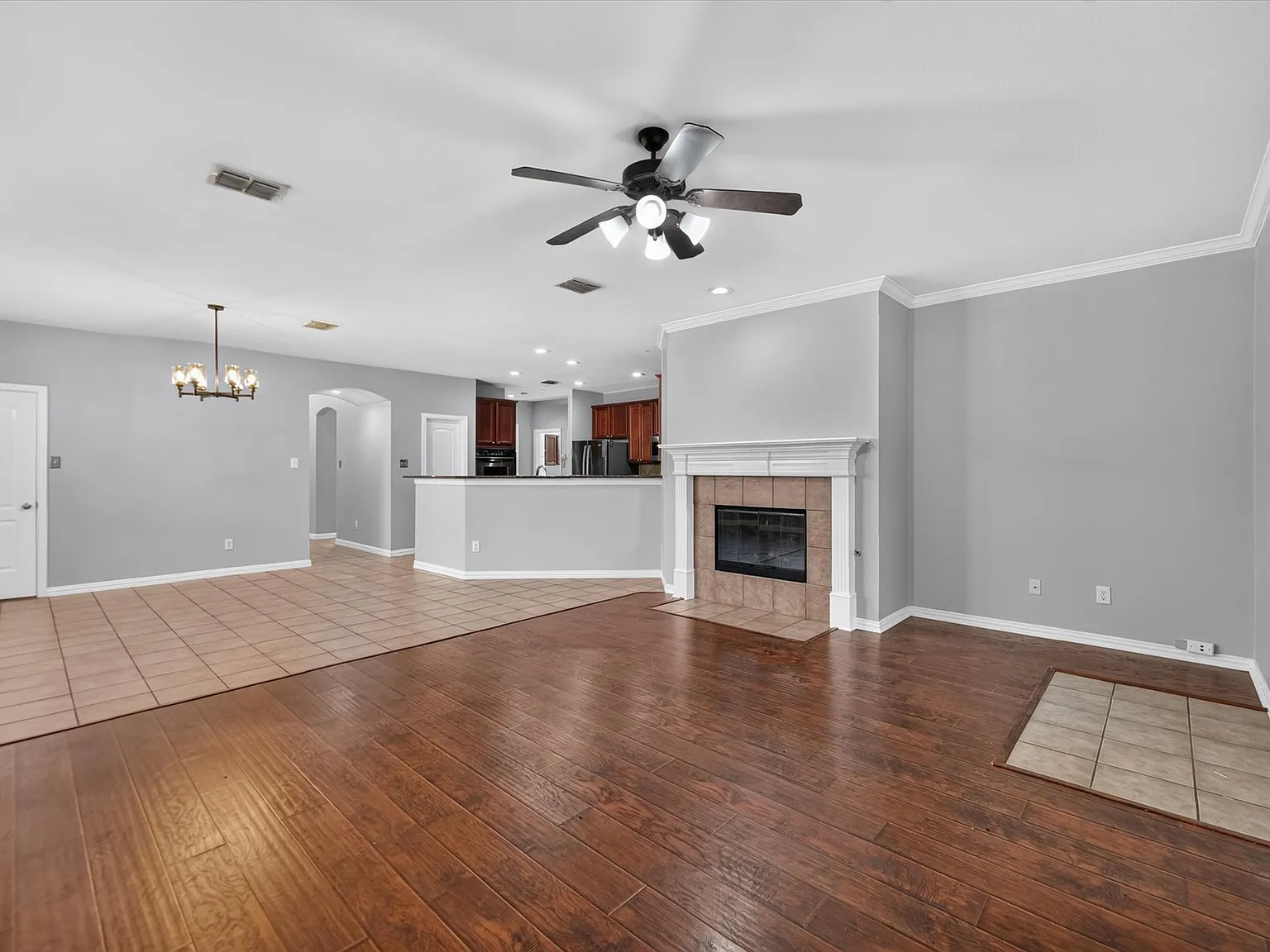 5 bed, 3630 sqft, $3,200 — Photo 3