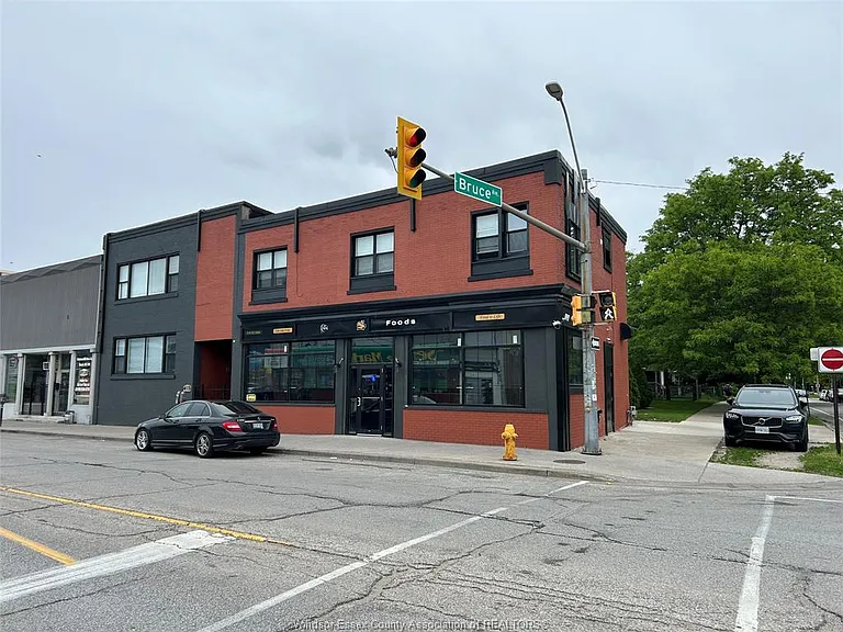 493 University Ave W #3 — Photo 9