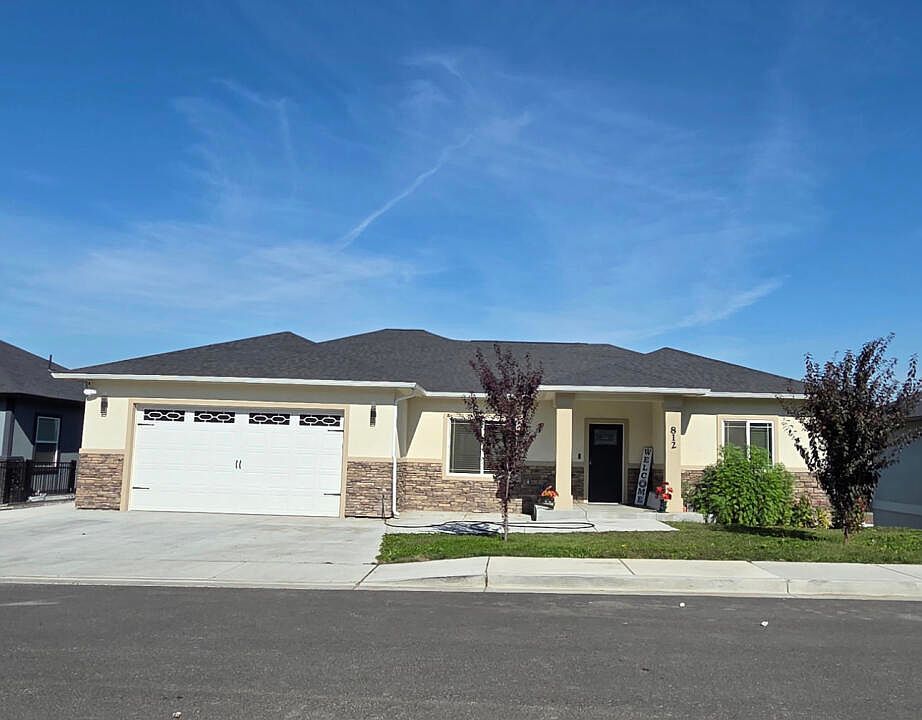 2nd image of 812 Lander Ct