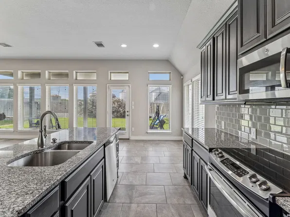 1937 FIELD BRK, Seguin, TX 78155