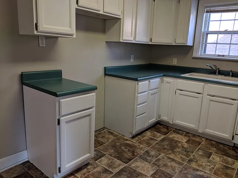 624 S Broadview St — Photo 7