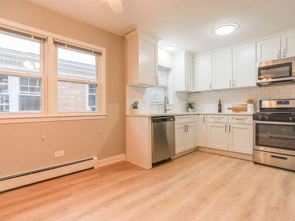 8614 W Berwyn Ave #3N