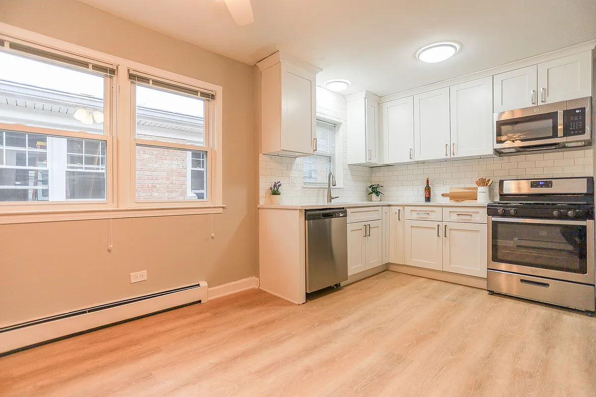 Building Photo - 8610 W Berwyn Ave #2S