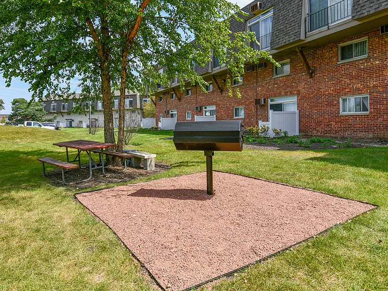 Fox Run Apartments — Photo 30