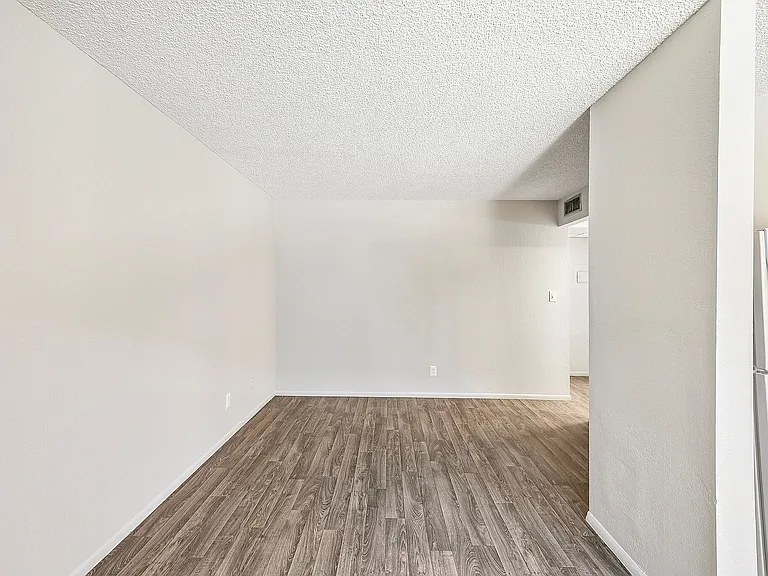 10-web-or-mls-N 23rd Ave-S0307-010