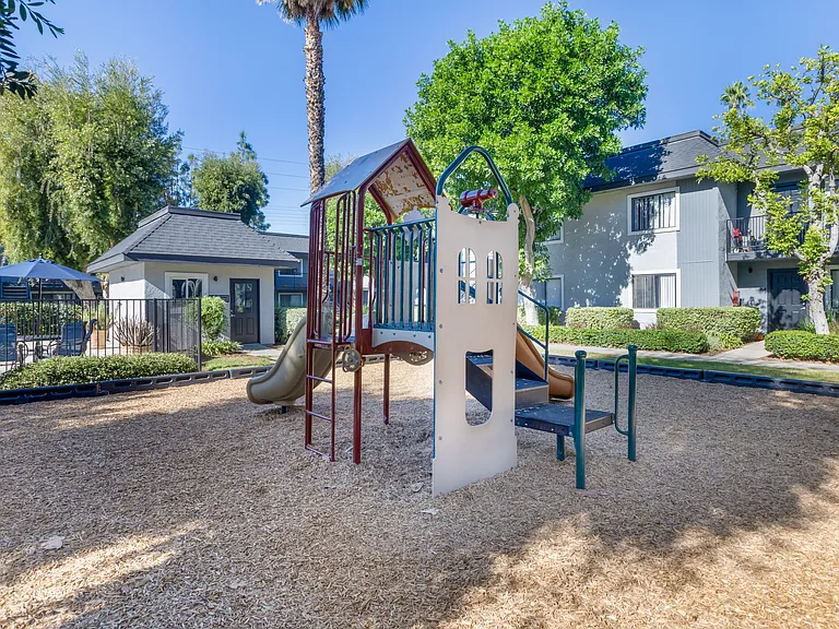 Riverwalk Landing Apartment Homes — Photo 7