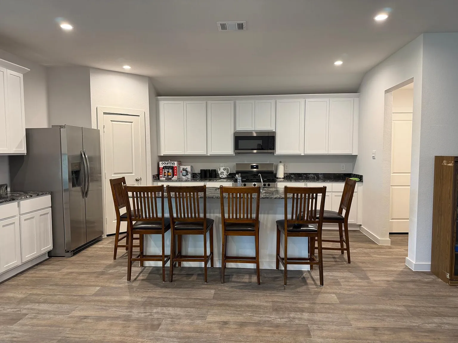 5 bed, 3.0 bath, 2607 sqft, $2,595 — Photo 3