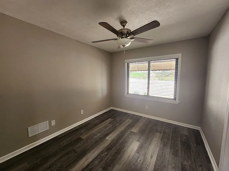 4524 Lasalle Dr — Photo 15