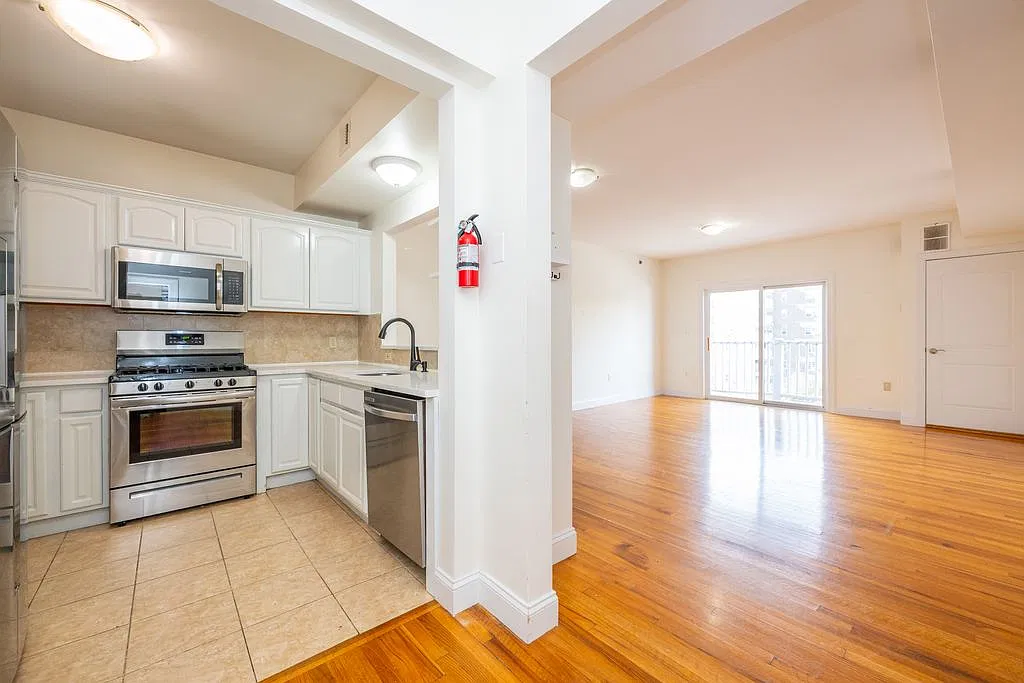 2 bed, 1169 sqft, $2,750 — Photo 3