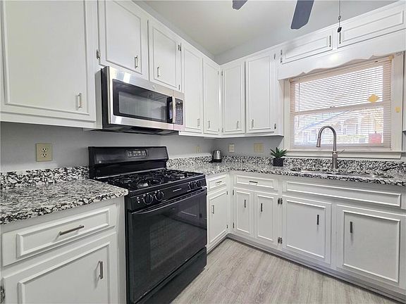 3rd image of 1426 Cambridge Cmn