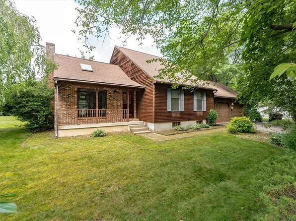 19 Nolan Ln, Feeding Hills, MA 01030