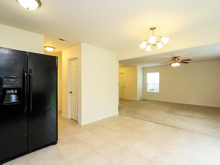 1192 N Aberdeen Dr — Photo 5