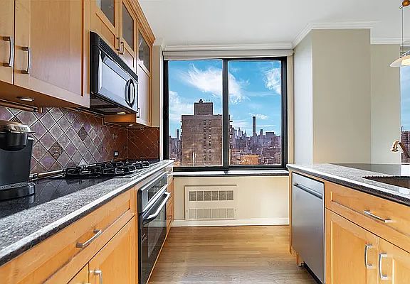 5th image of 300 E 85th St APT 2702