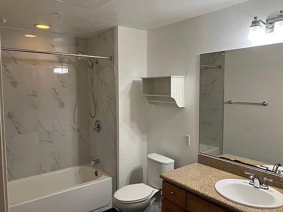 5th image of 22681 Oakgrove Unit 117