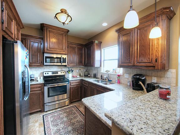 5th image of 15401 Basswood Dr
