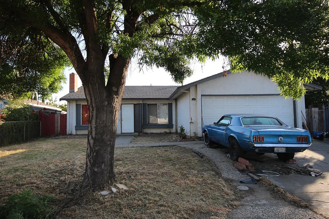 2727 Cramer Cir photo 1