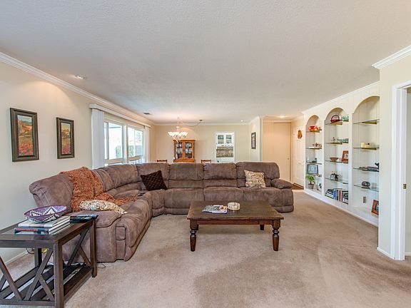 5th image of 22255 Runnymede St