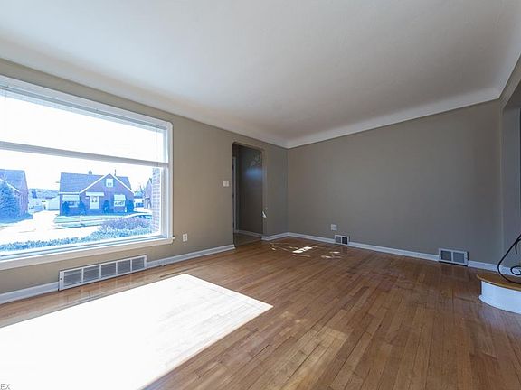 5th image of 6006 Pelham Dr