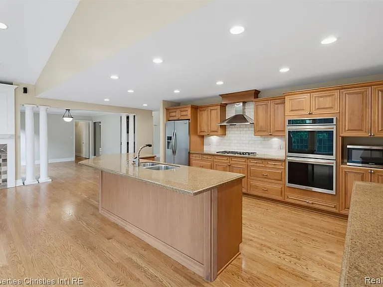 1688 Northlawn Blvd — Photo 14