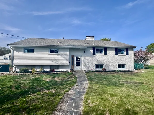4 Zito Dr, Saugus, MA 01906