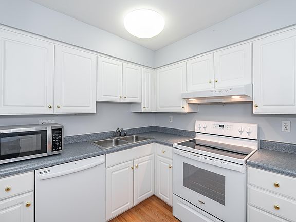 5th image of 622 Logsdon Ct