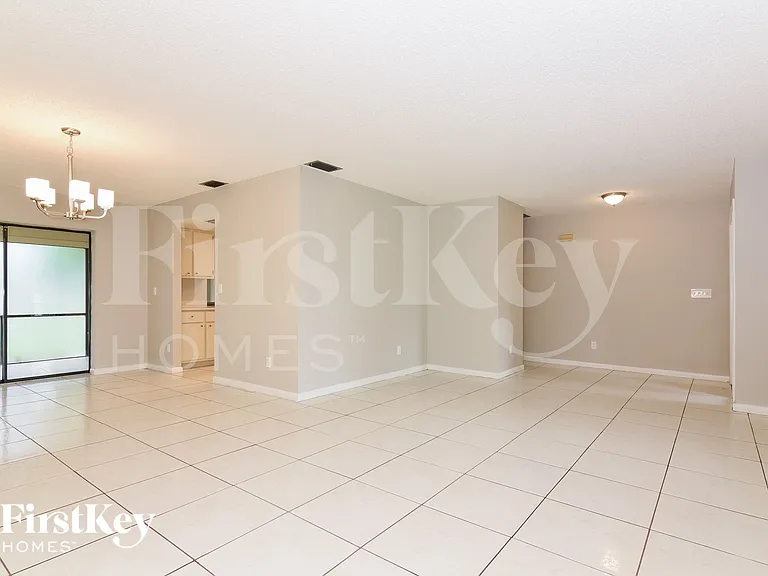 620 SE 29th St — Photo 4