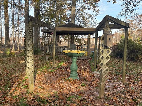 Gazebo to enjoy the lake, birds and beautiful wildlife