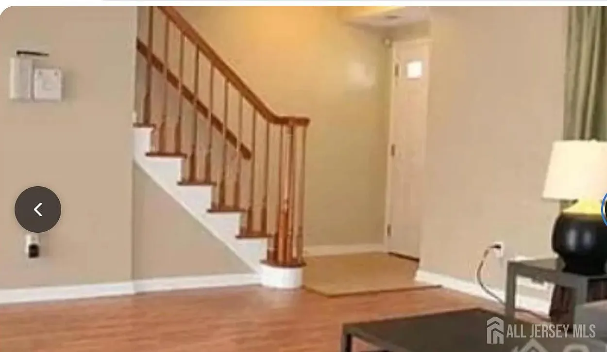 2 bed, 2.5 bath, 1210 sqft, $2,600 — Photo 3