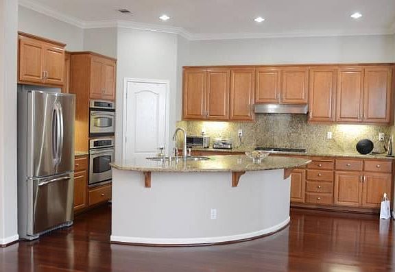 2nd image of 841 E River Pkwy #Py