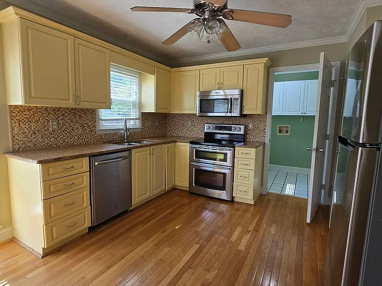 4488 Penhurst Ct — Photo 14