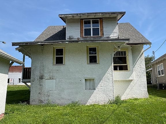 4th image of 1818 Main St