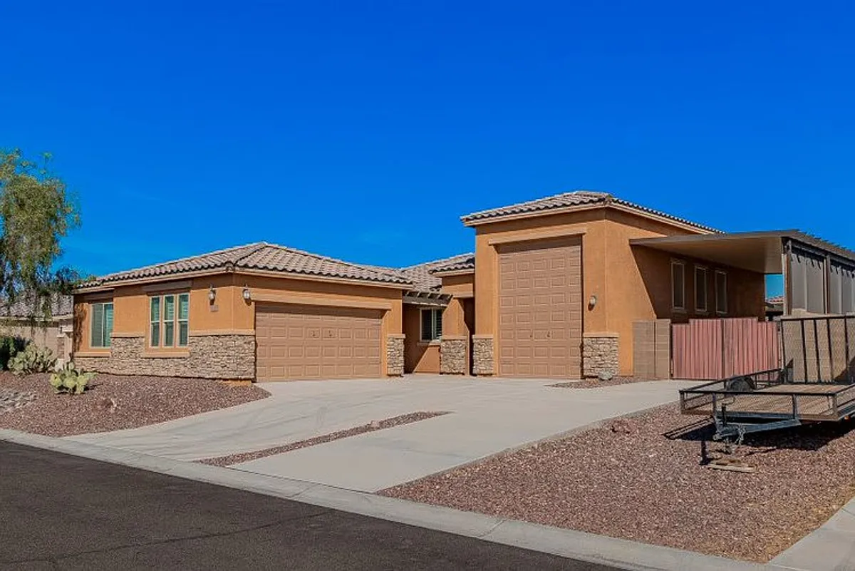 Building Photo - 12237 S Laurel Ln
