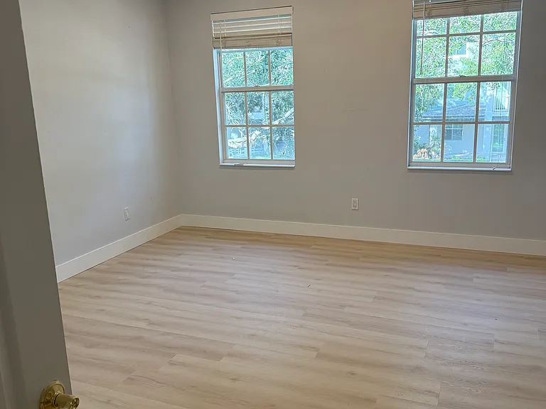 225 Murray Ct — Photo 24