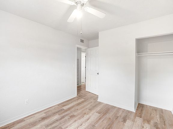 2nd image of 140 SE Serenata Ct #1RENT
