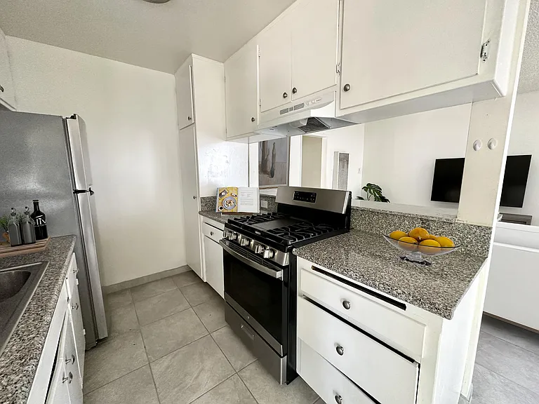 12750 Venice Blvd #5 — Photo 2