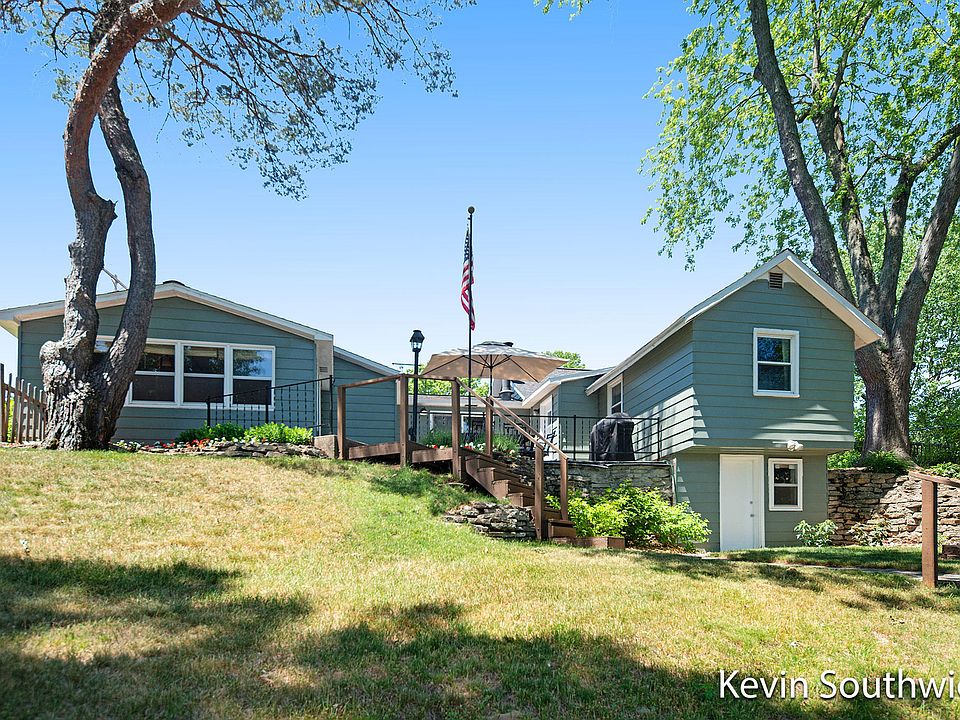 1st image of 2324 Edgewater Dr NE