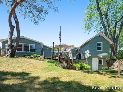 2324 Edgewater Dr NE, Grand Rapids, MI, 49525