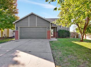 811 Deerfield Cir, Valley Center, KS 67147
