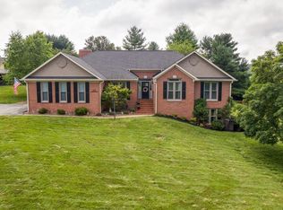 64 Huntfield Ln, Charles Town, WV 25414