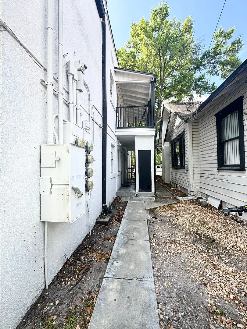 Cordova Drive # 6 — Photo 2
