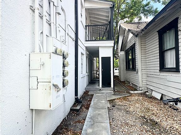 2nd image of 704 Cordova Dr APT 6