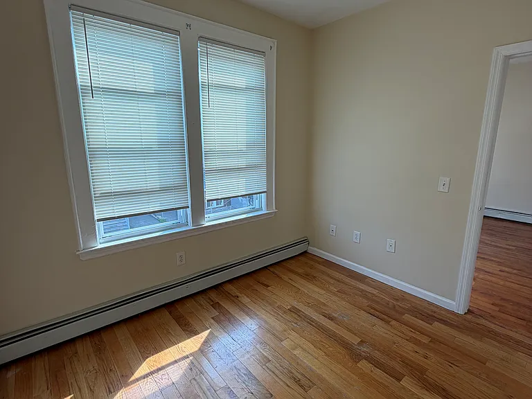 21 Robert Pl #2R — Photo 14