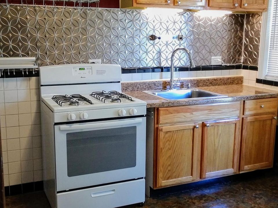 1st image of 3901 Canterbury Dr #6