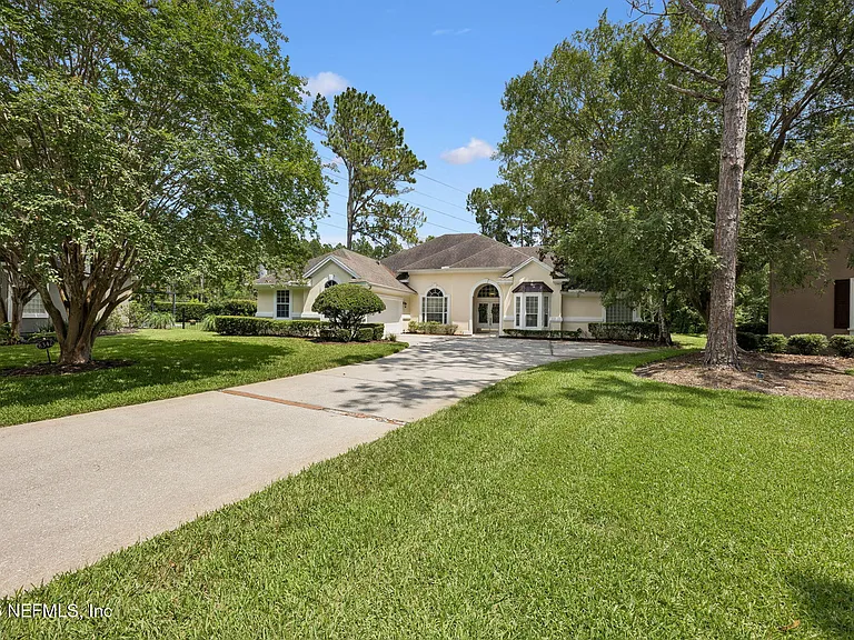 8342 Amherst Hills Ln — Photo 1